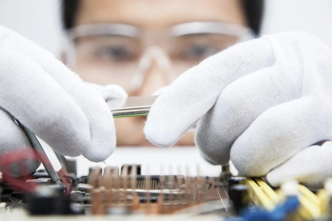 PARKER: 高品質減壓閥 助力微電子制造